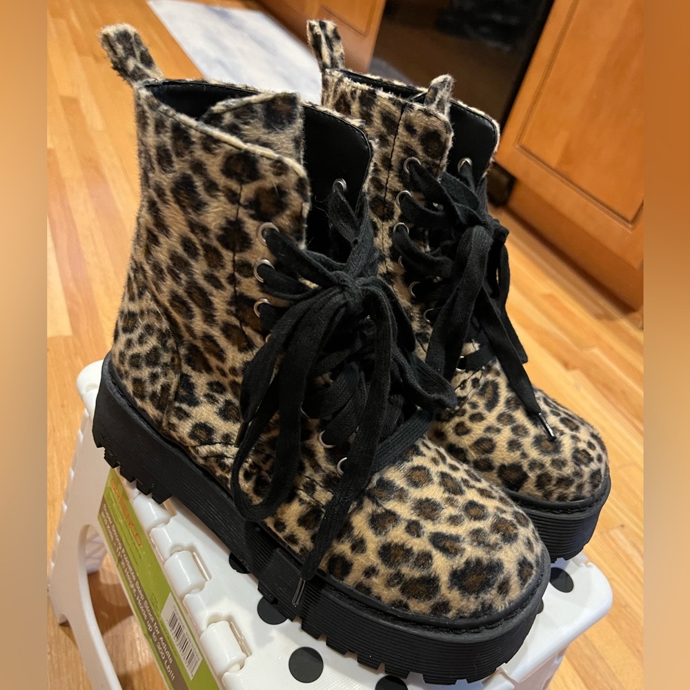 Current Mood leopard boots